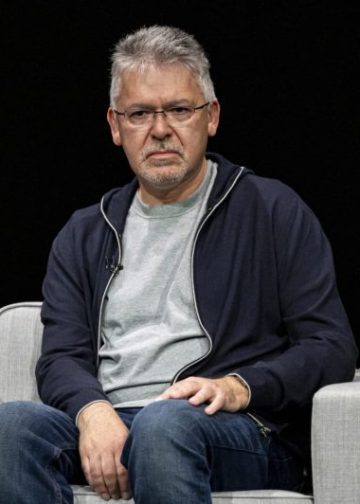 Apple’s AI chief abruptly steps down