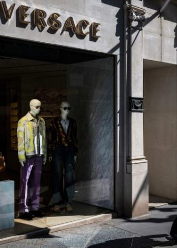 Prada Group says it has purchased fashion rival Versace in a deal worth nearly $1.4 billion